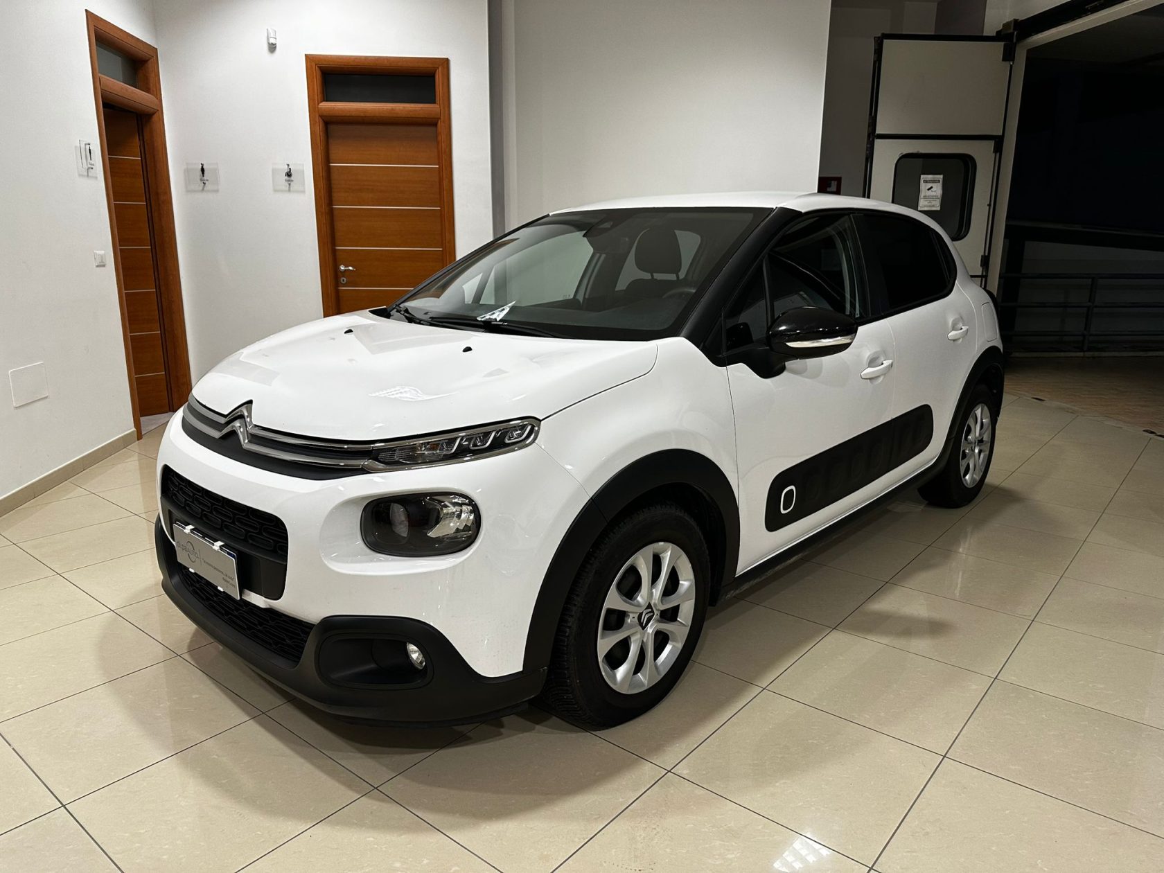 Citroën C3 1.5 Diesel 100cv, elegante e scattante! Perfetta per città e viaggi. Vieni a scoprirla da Di. Pa. Auto Srl a Lucera (FG).